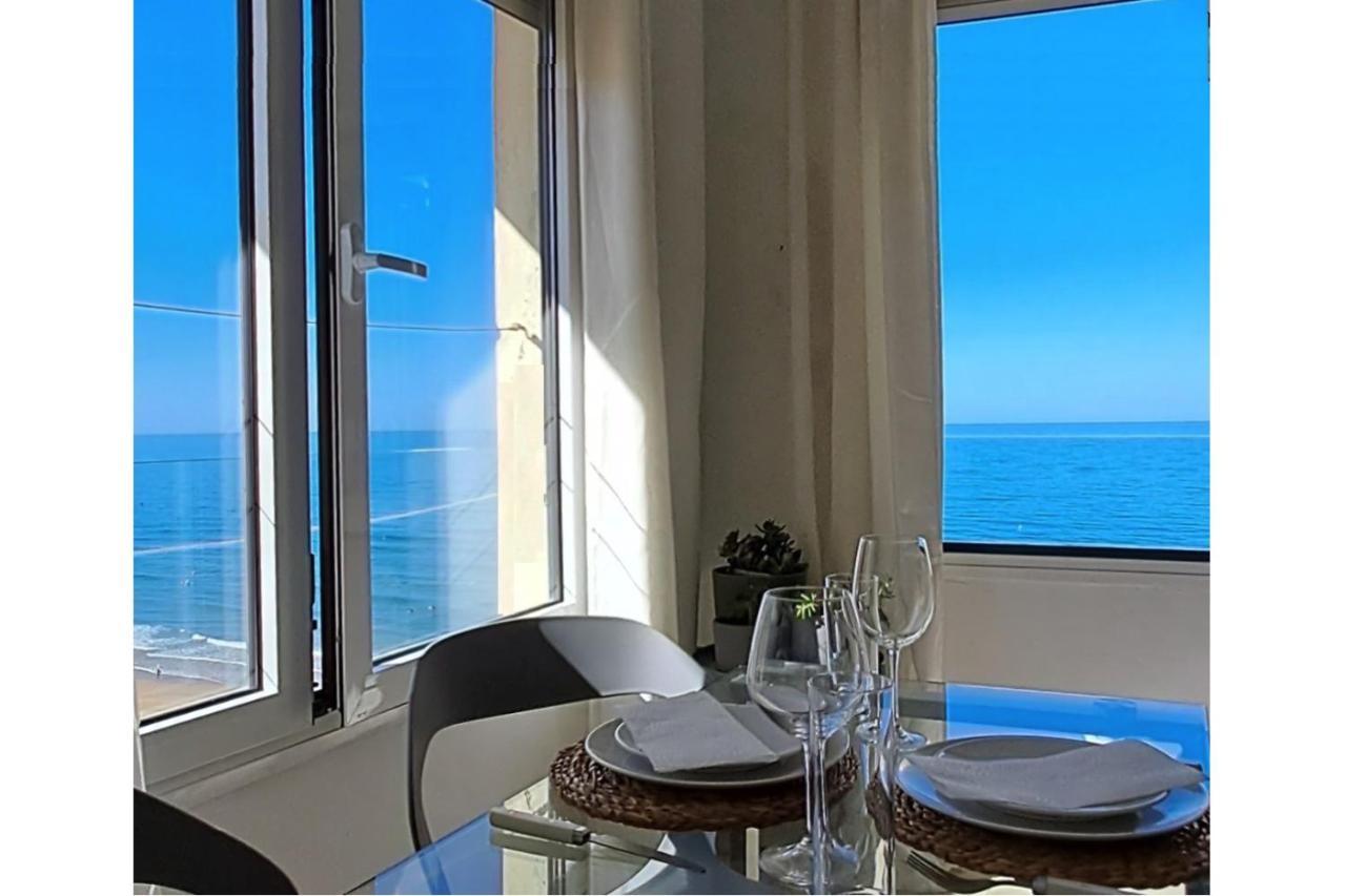 Romantica Vista Al Paseo Maritimo De Кадис Екстериор снимка