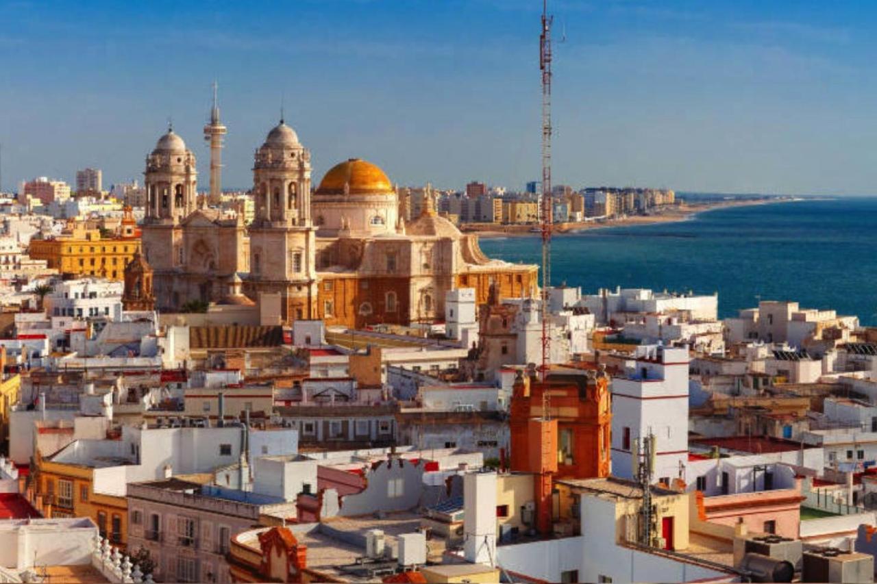 Romantica Vista Al Paseo Maritimo De Кадис Екстериор снимка