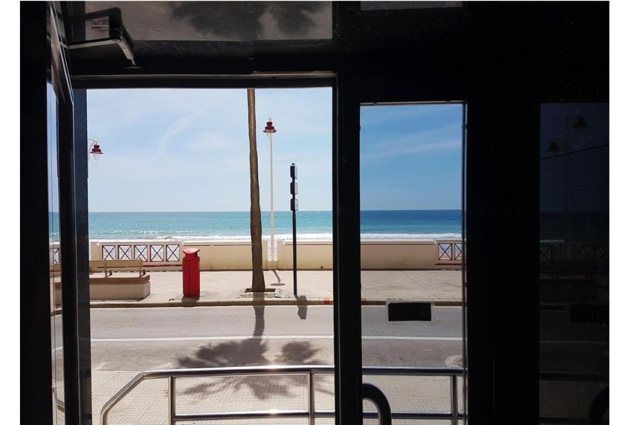 Romantica Vista Al Paseo Maritimo De Кадис Екстериор снимка